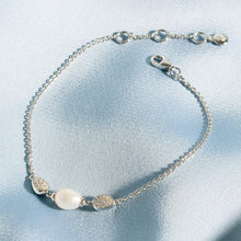 Load image into Gallery viewer, Coast Pebble Glisten Pavé &amp; Pearl Bracelet
