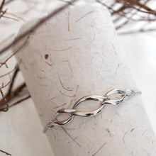 Load image into Gallery viewer, Entwine Twine Link Trio Link Toggle  Bracelet
